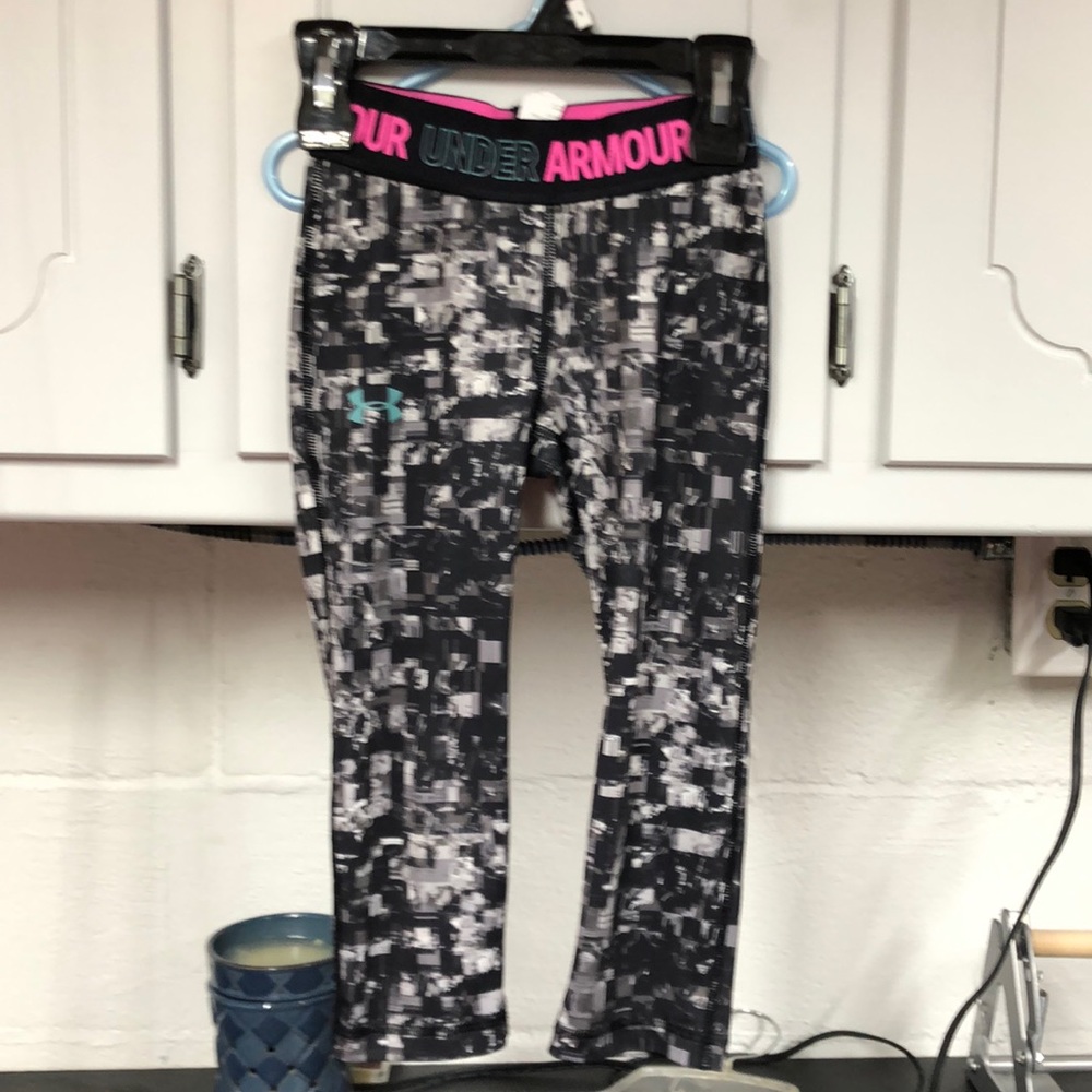 Under armor girls small capri leggings